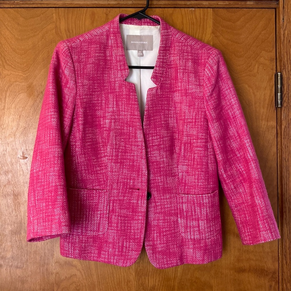 Women’s pink zippered skirt suit. Jacket size 10, skirt size 8
